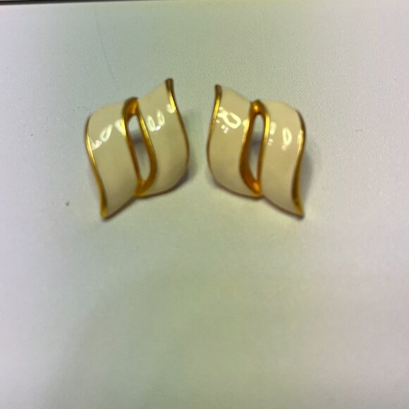 Jewelry - Vintage Gold Tone and Cream Enamel Earrings  Retro 80s  90s